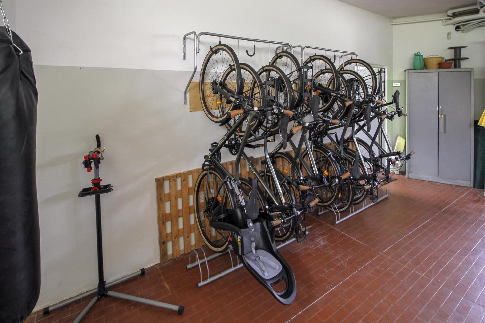 La Cordata Accommodation - Woodhouse Bike Hotel Cinisello Balsamo Eksteriør bilde
